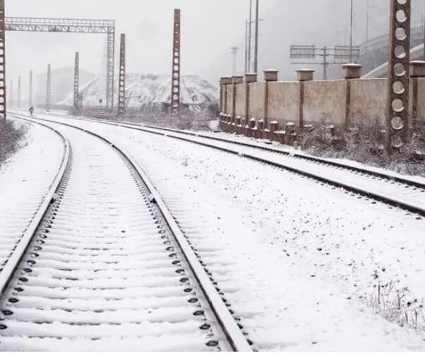 冬天已到，雨雪天氣增多，應(yīng)該怎么做才能防止凈化板發(fā)潮？